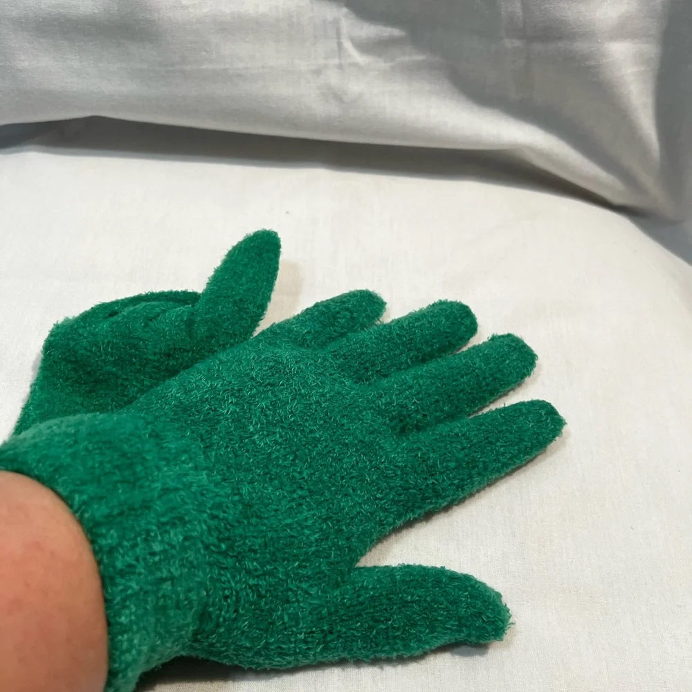 SO Green Cozy Fuzzy Gloves